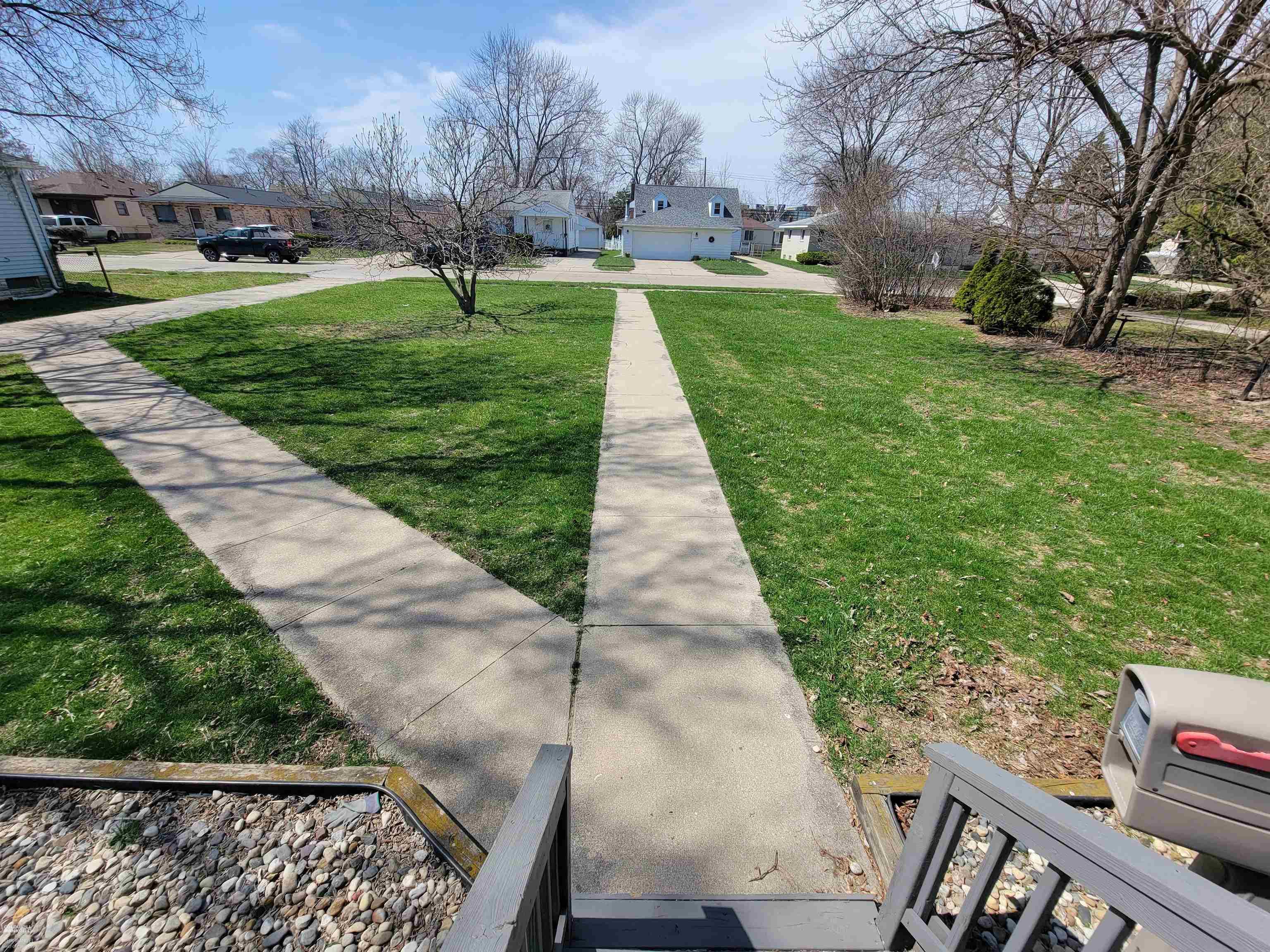 24924 Lambrecht Avenue