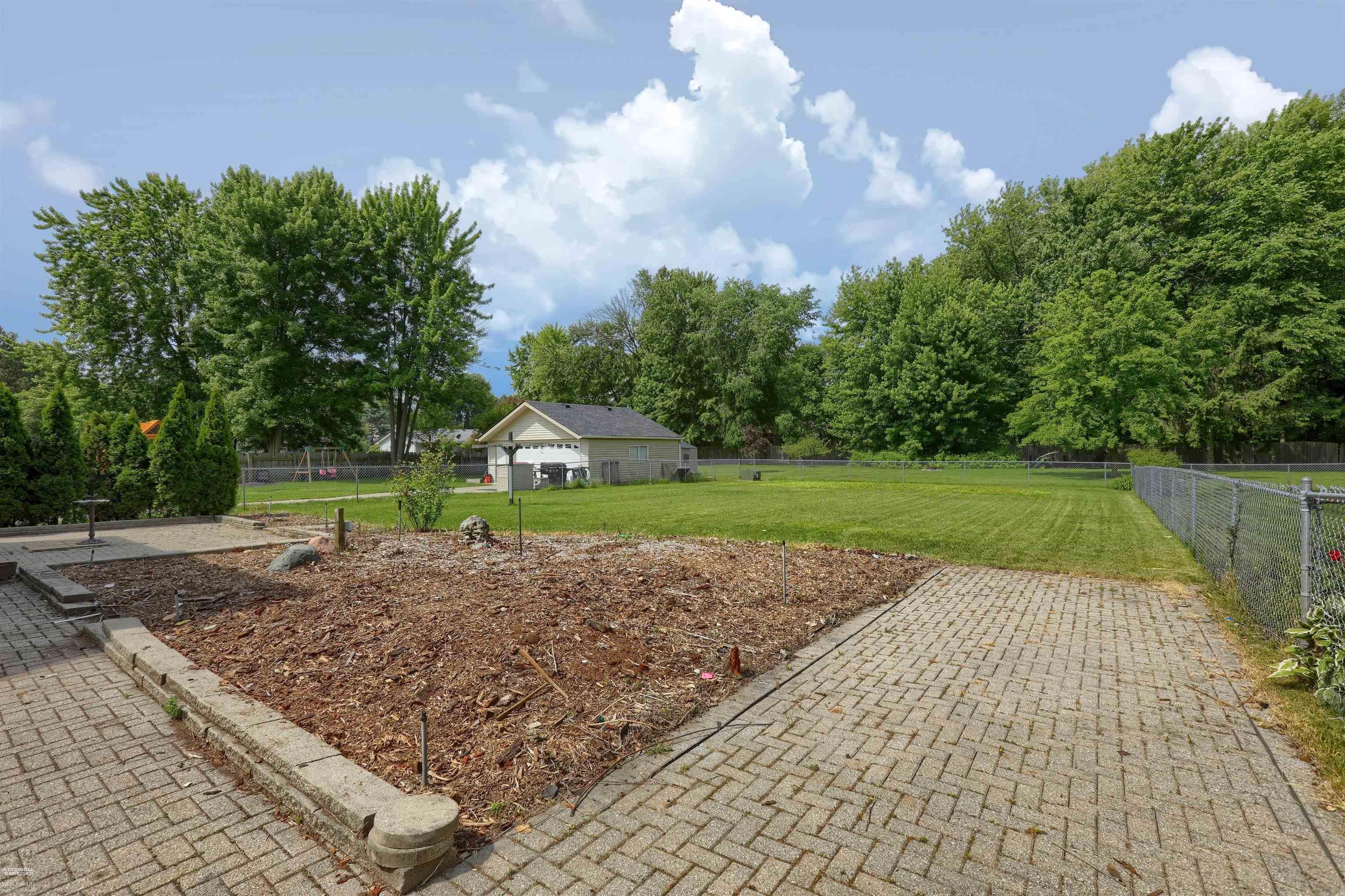 48483 Carmine Court