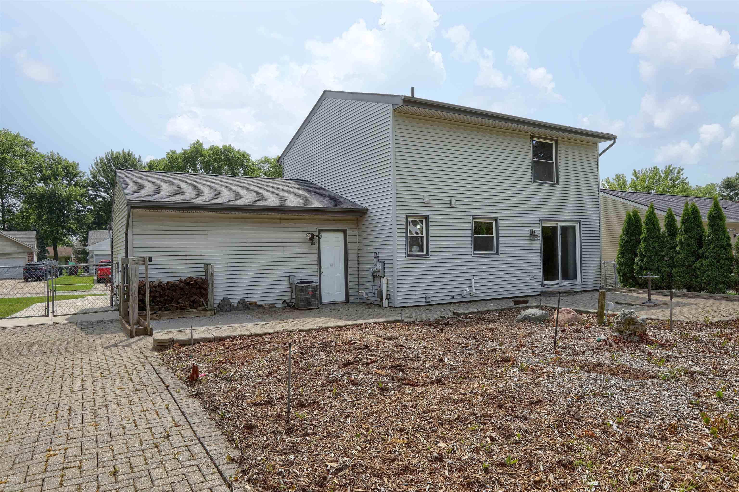48483 Carmine Court