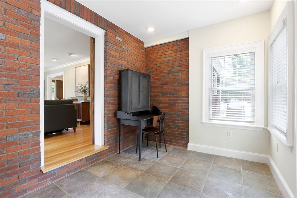 77 Walden Street