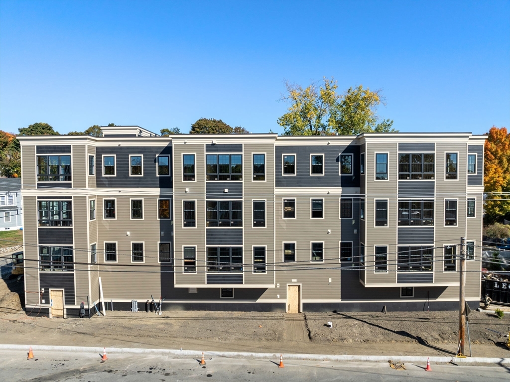 272 Lincoln # 203