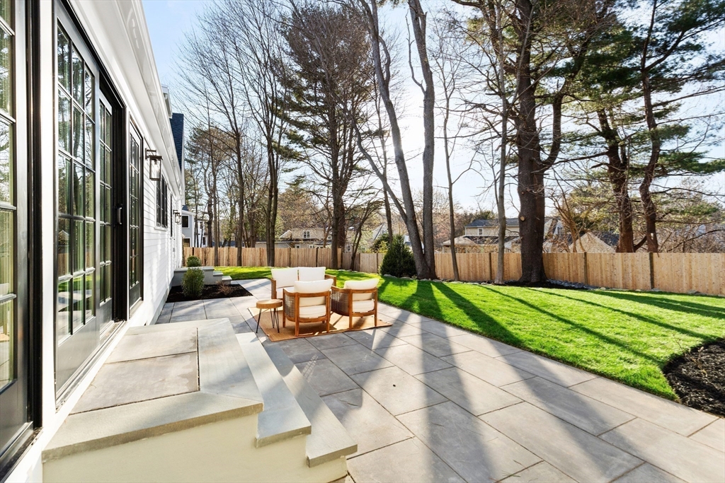 12 Paul Revere Rd
