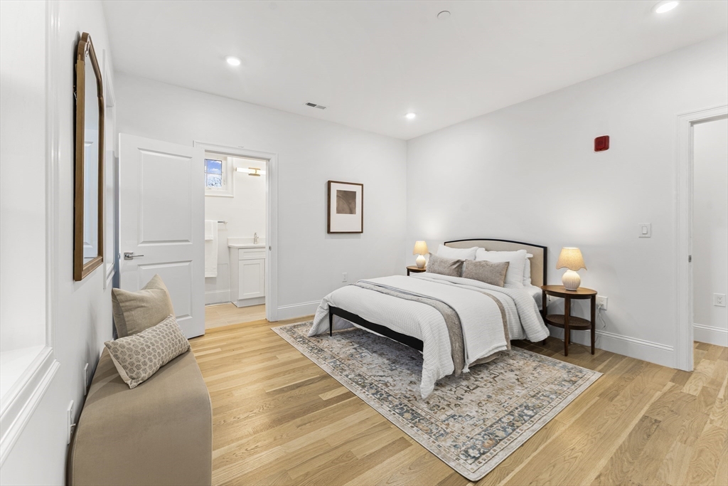 272 Lincoln Street # 302