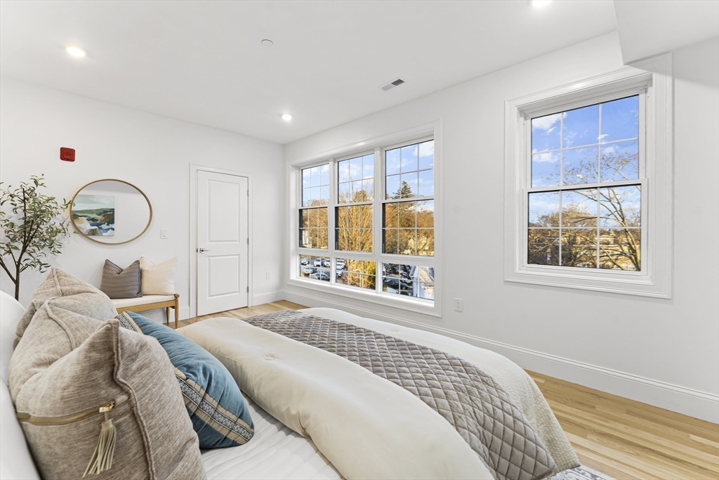 272 Lincoln Street # 302