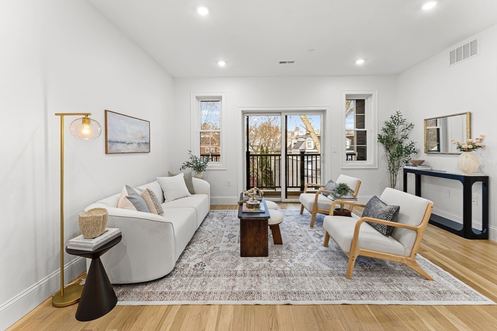 272 Lincoln Street # 302