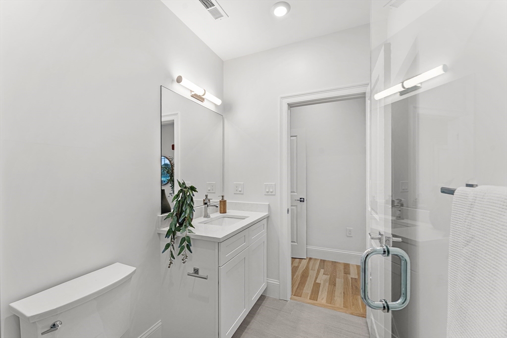 272 Lincoln Street # 302