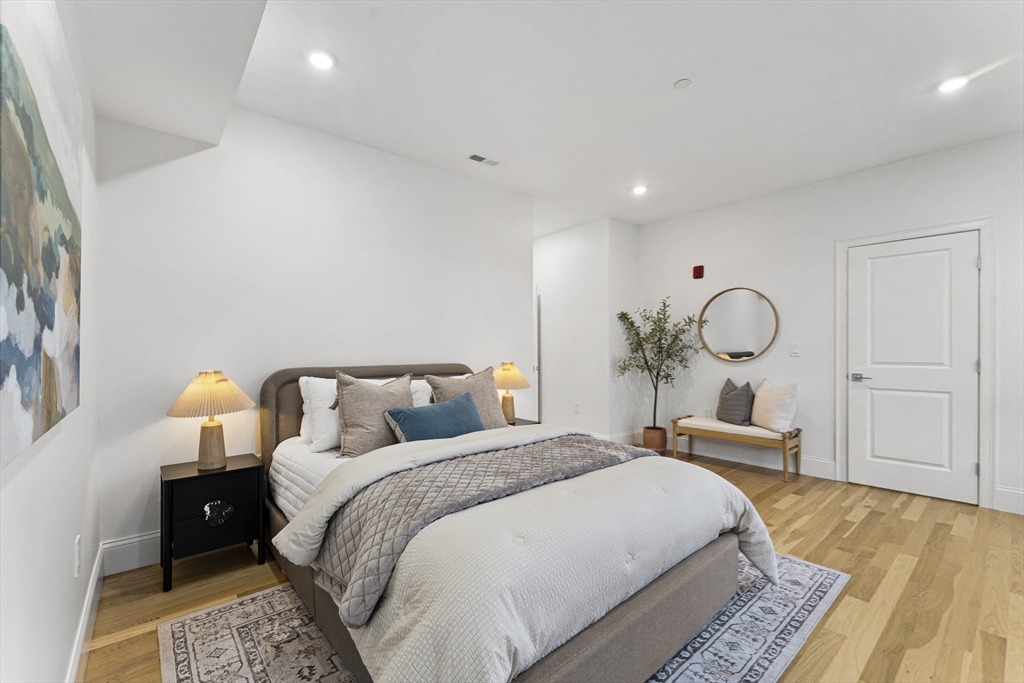 272 Lincoln Street # 302