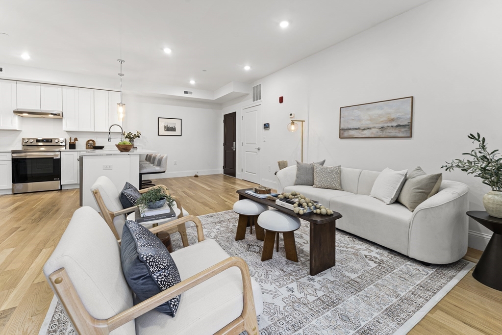 272 Lincoln Street # 302