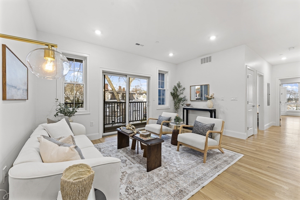 272 Lincoln Street # 302