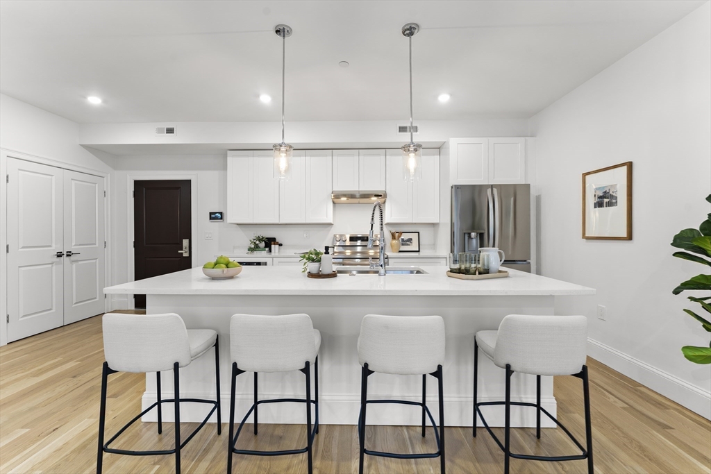 272 Lincoln St # 301