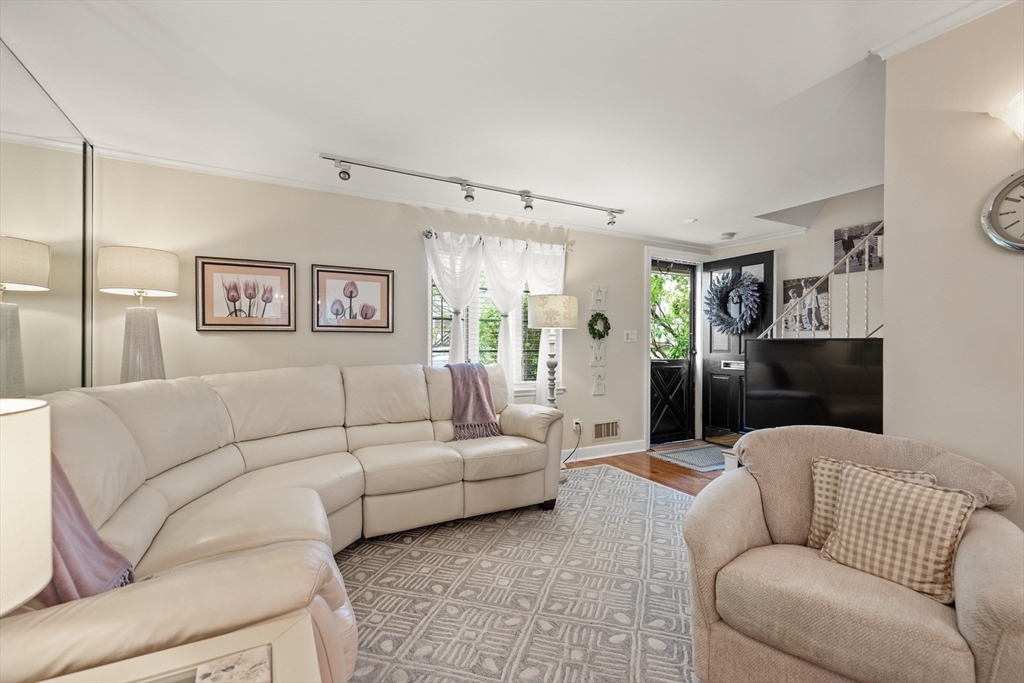 258 Lexington St # 258