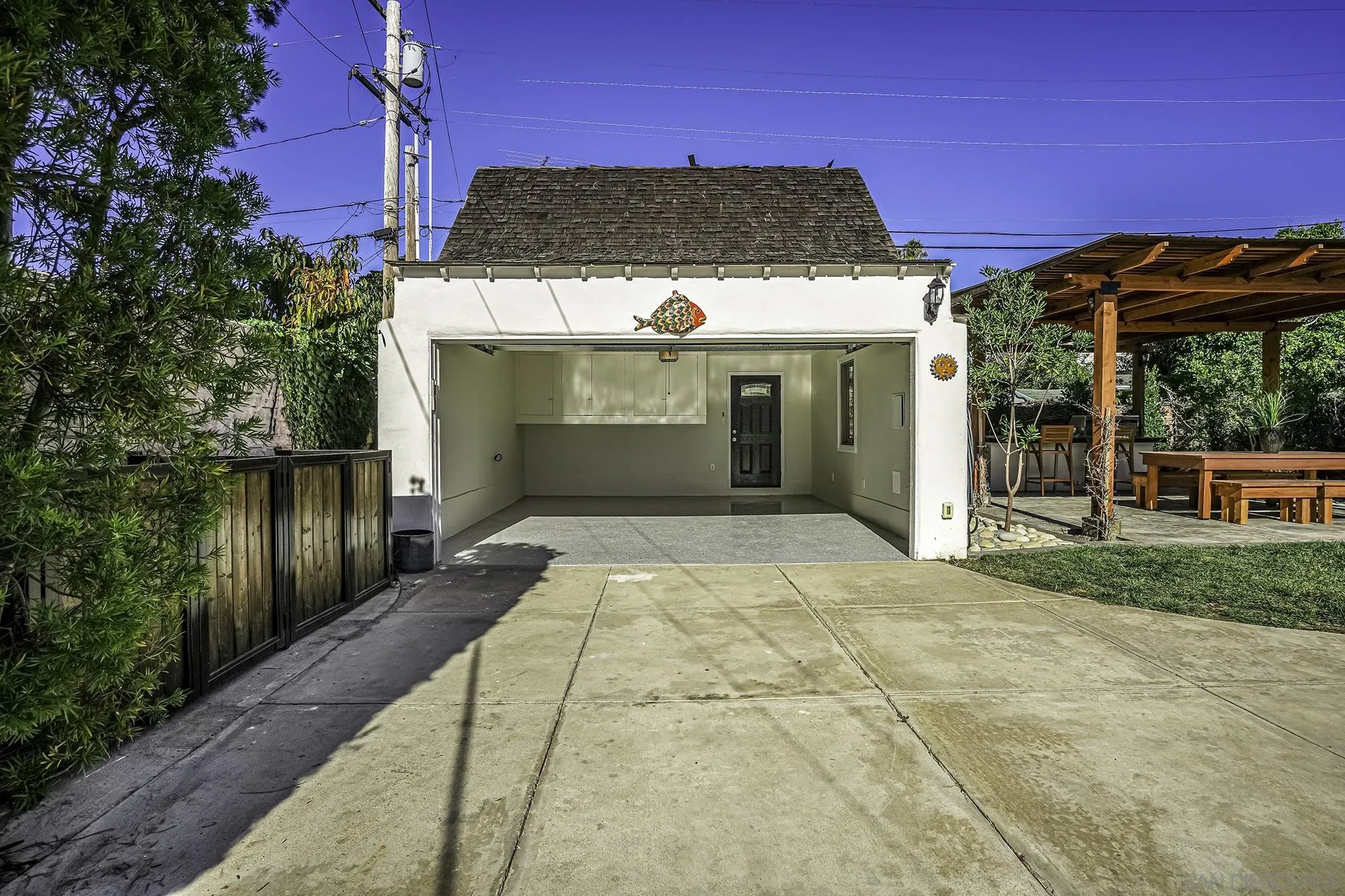 7721 Ivanhoe Ave East