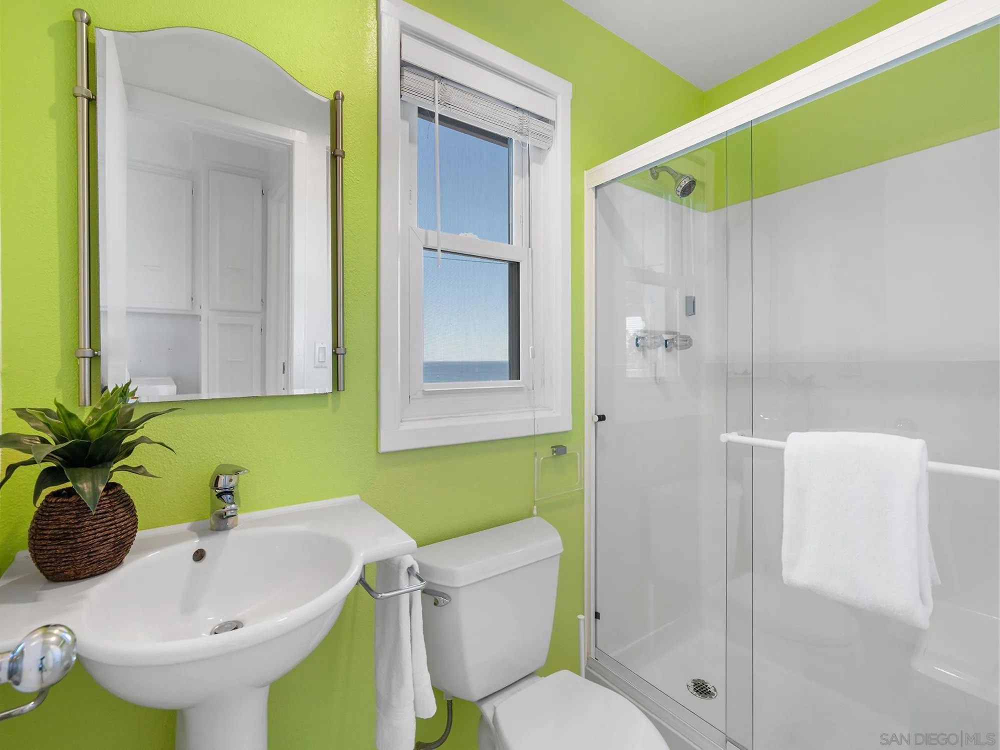 6424 El Camino Del Teatro