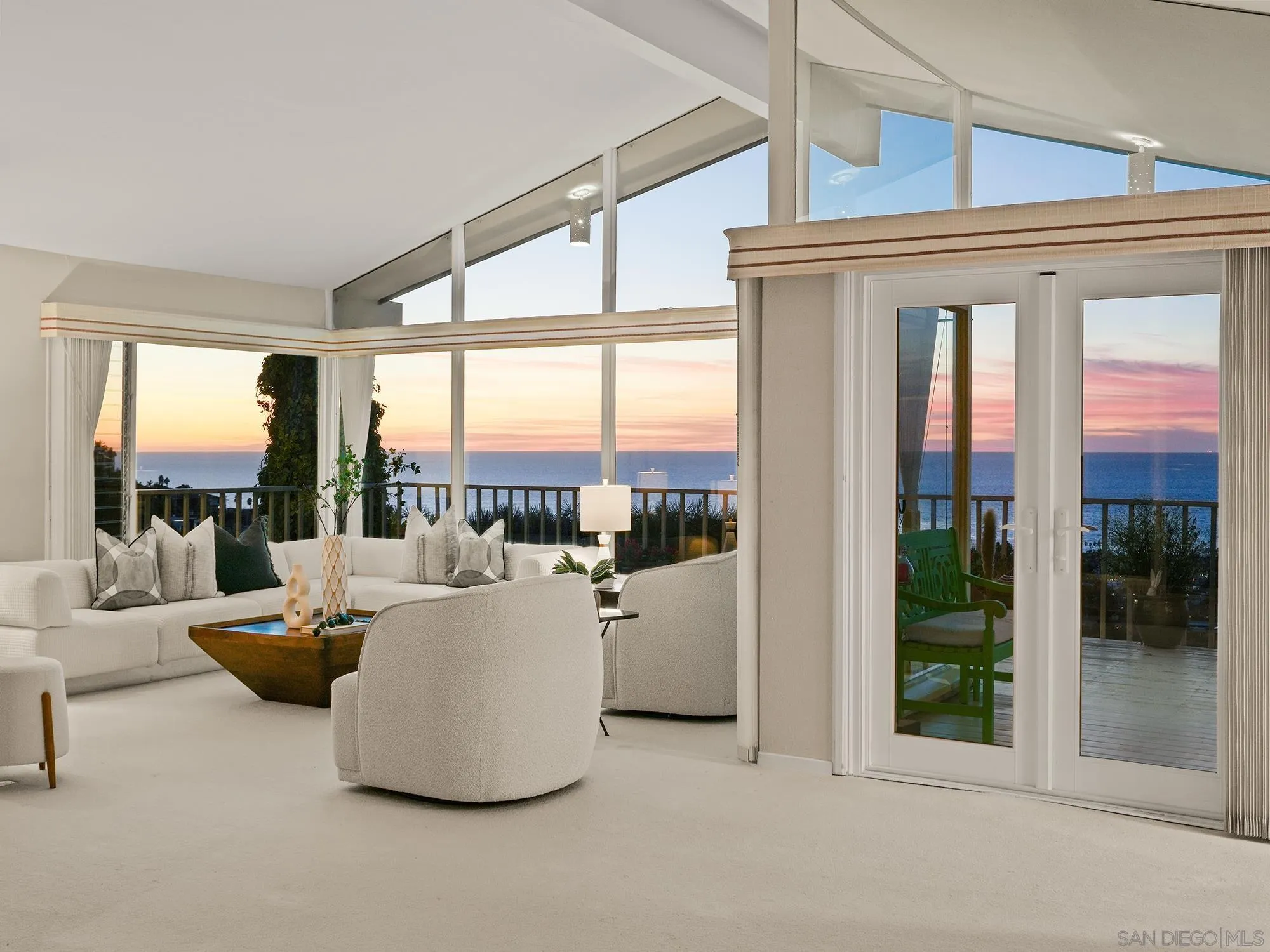 6424 El Camino Del Teatro