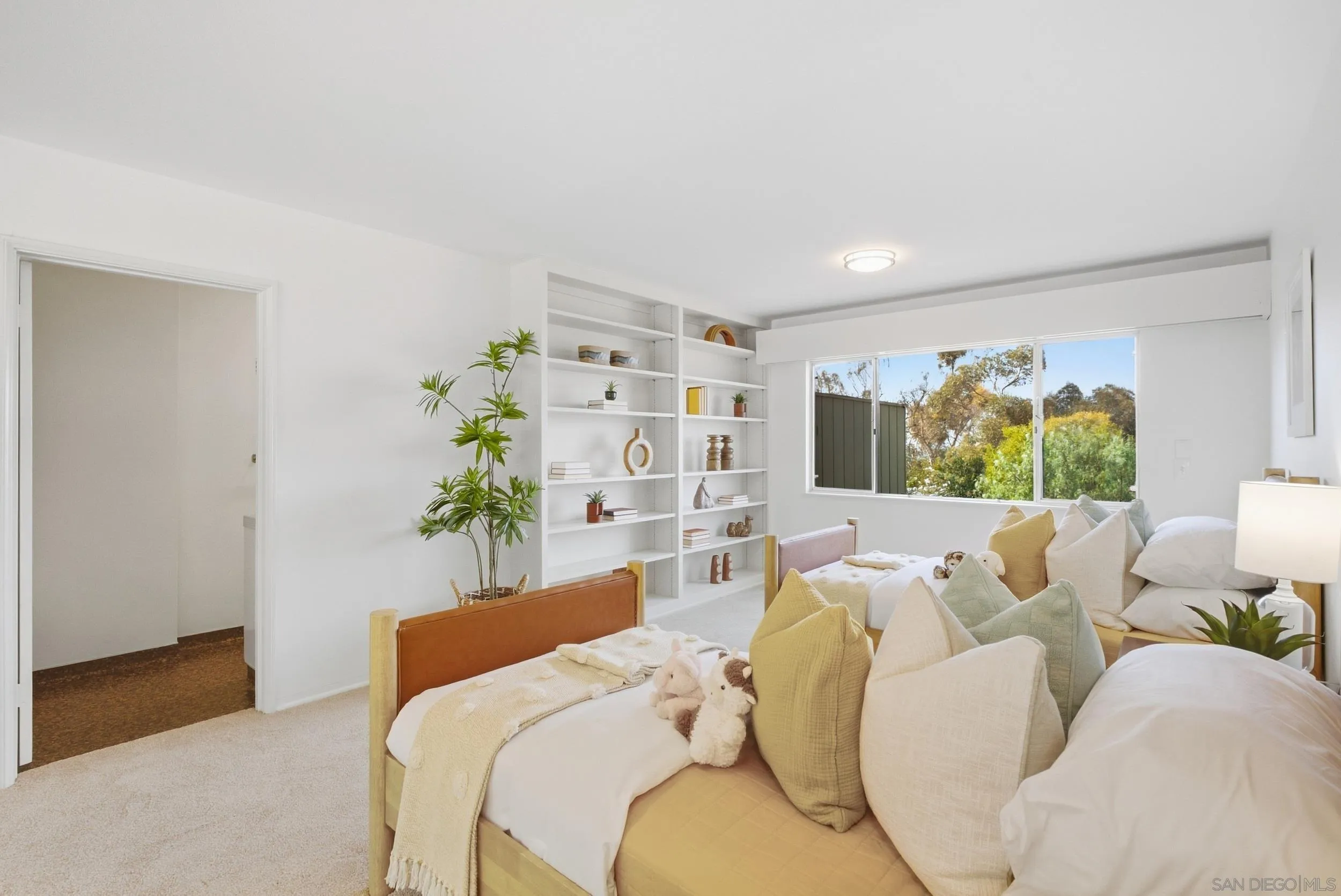 7865 Roseland Drive