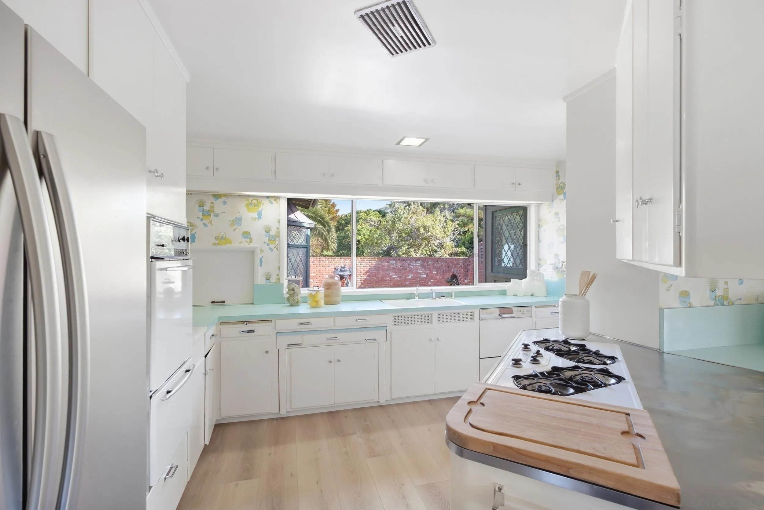 7865 Roseland Drive