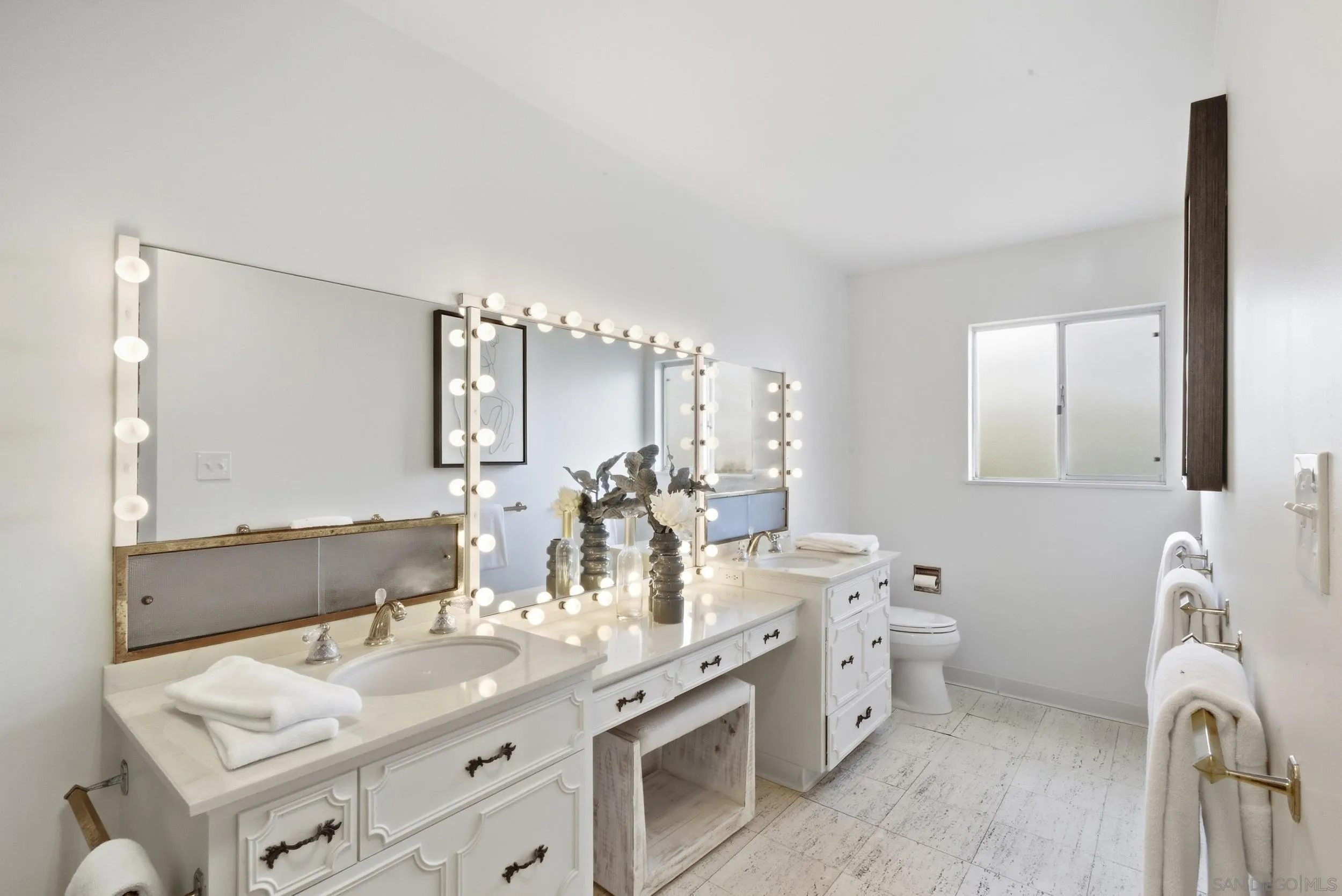 7865 Roseland Drive