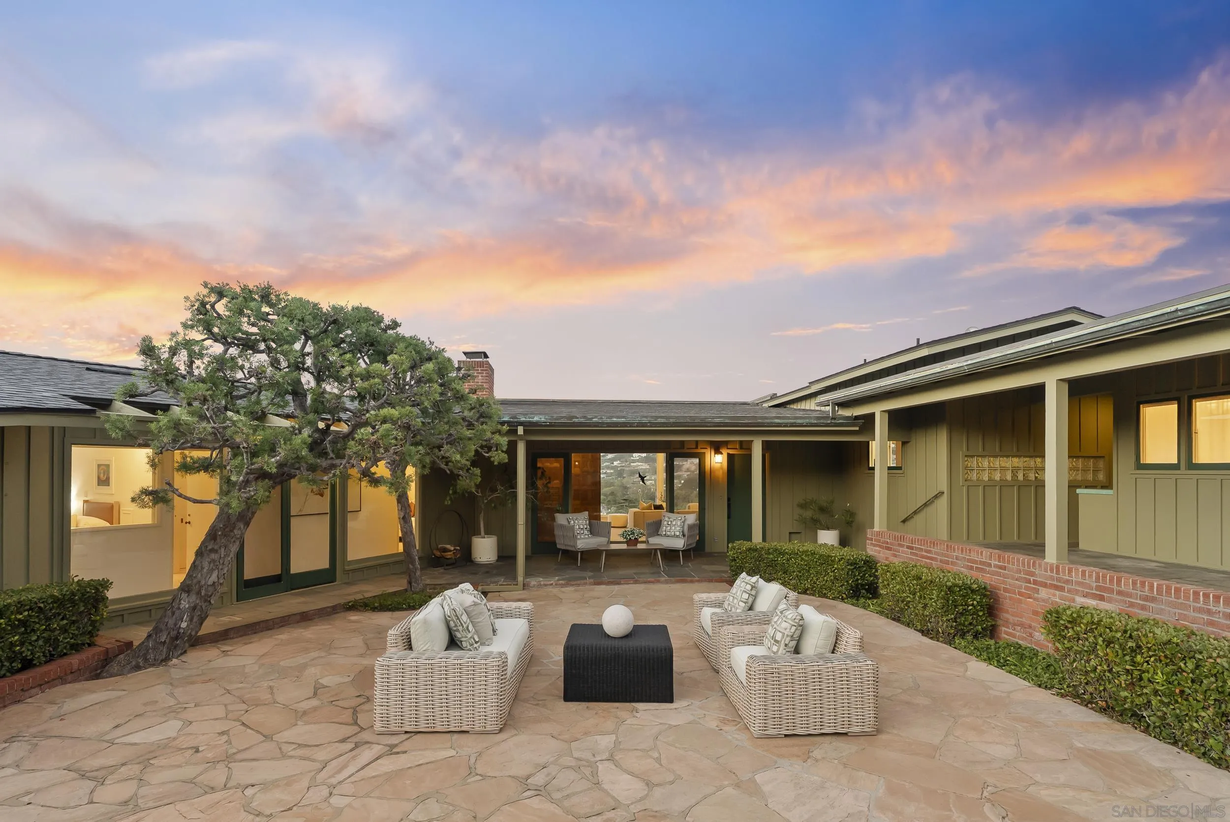 7865 Roseland Drive