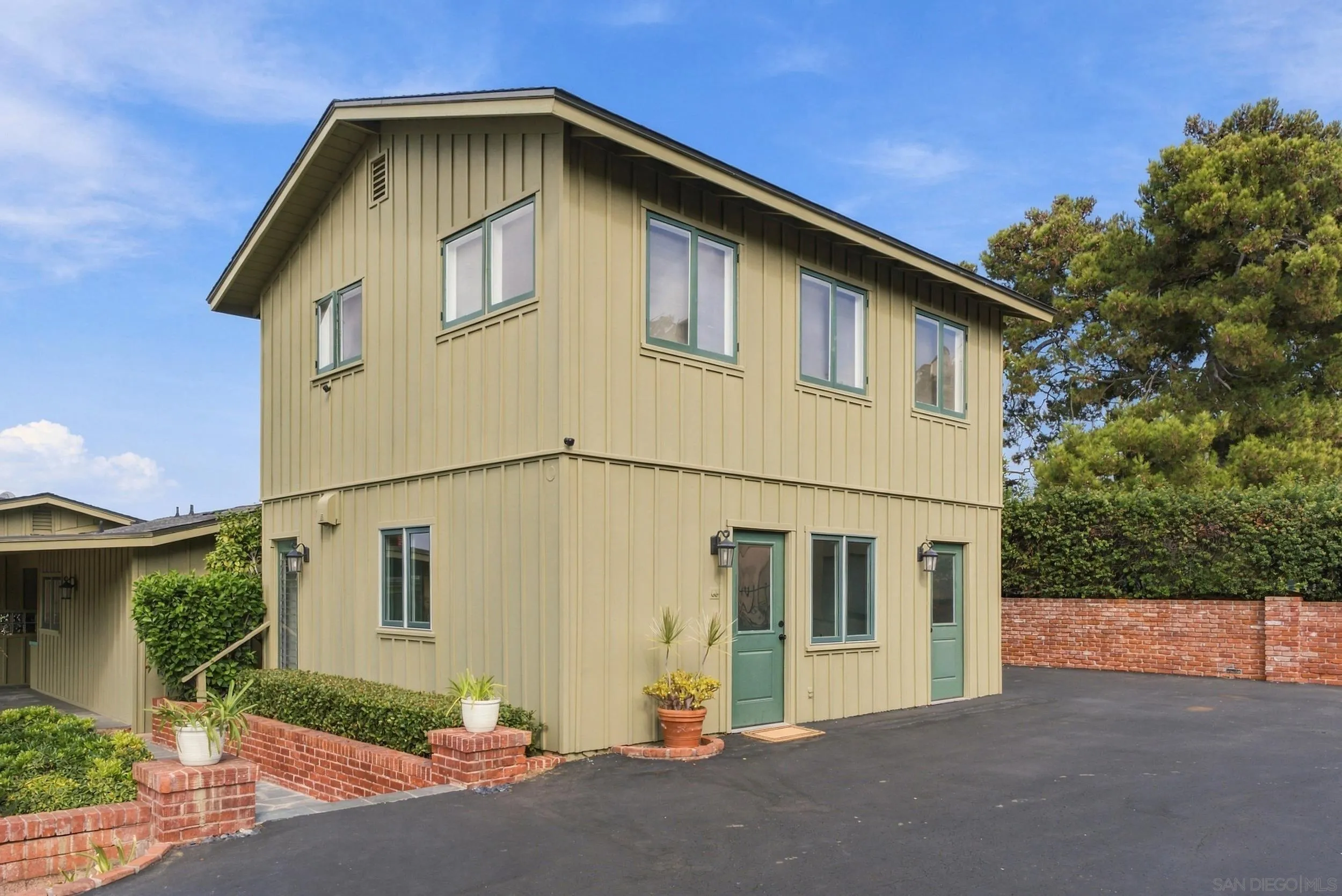 7865 Roseland Drive