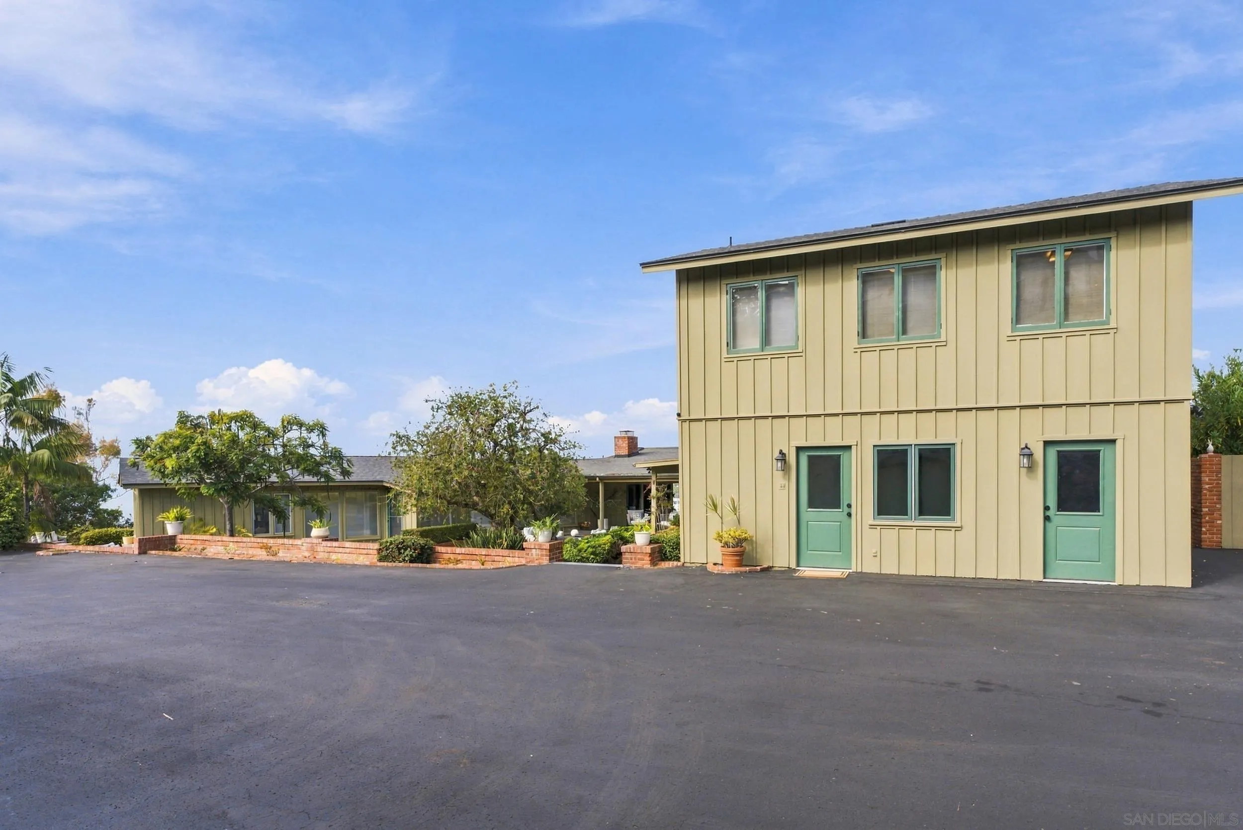 7865 Roseland Drive