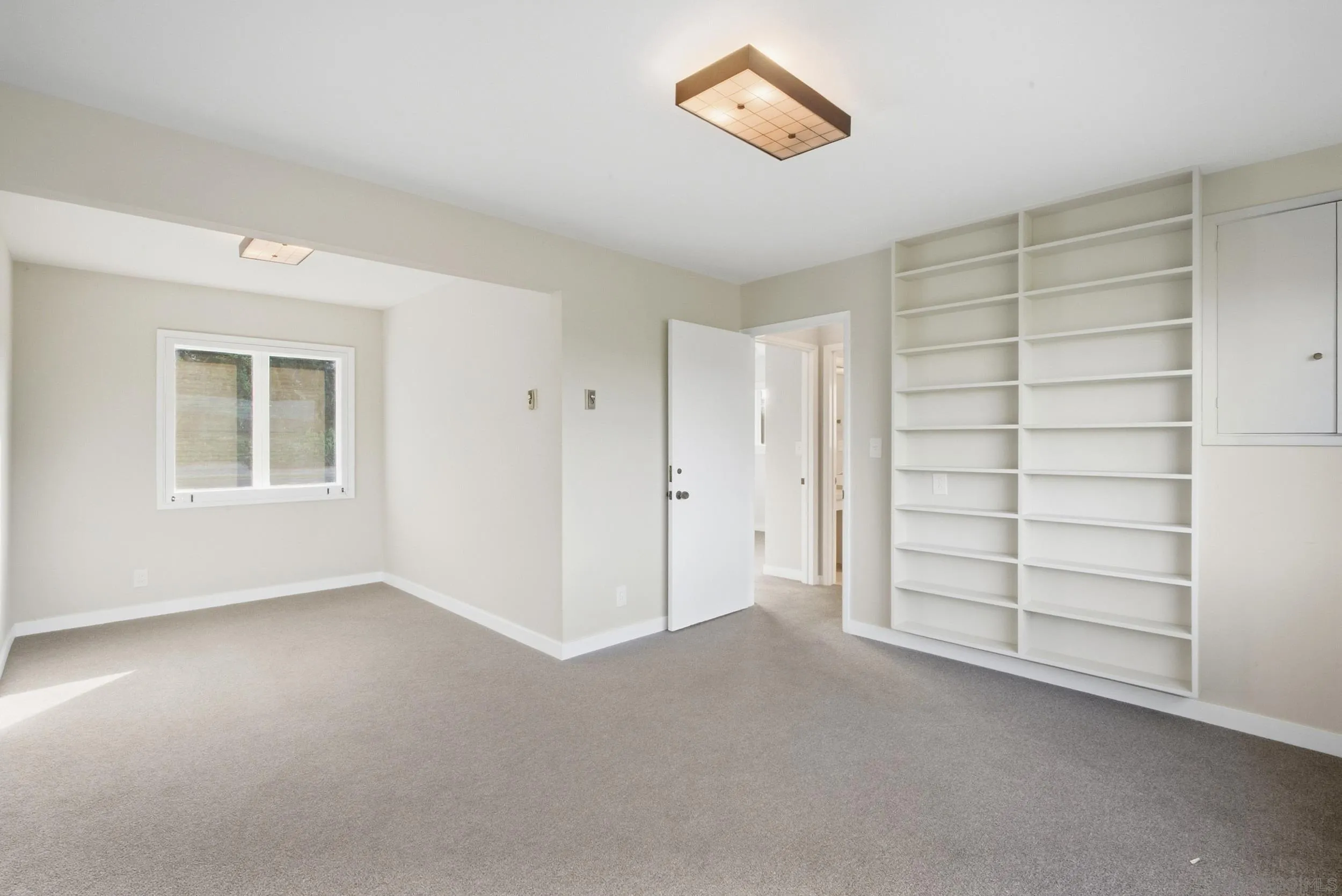 7865 Roseland Drive