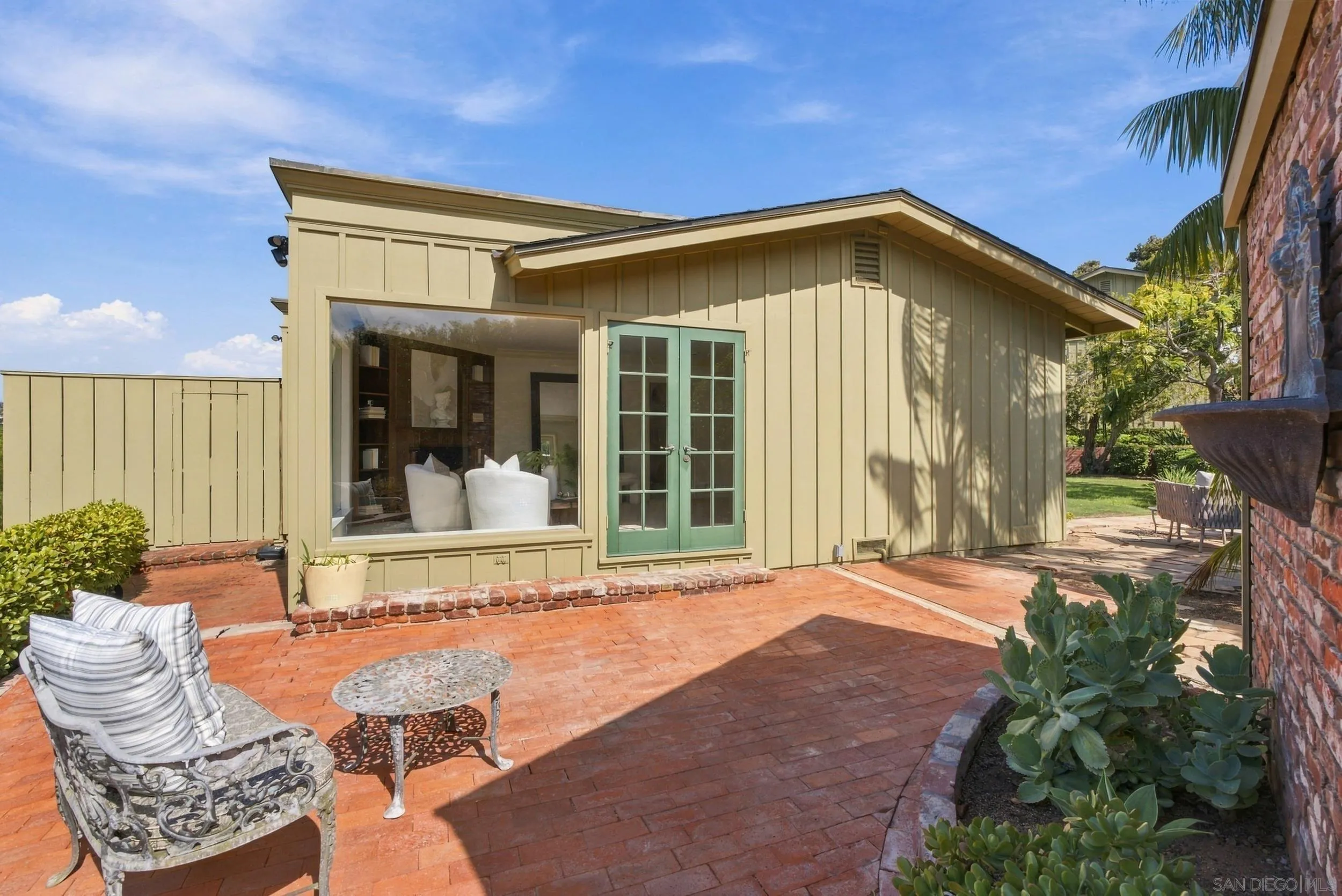 7865 Roseland Drive