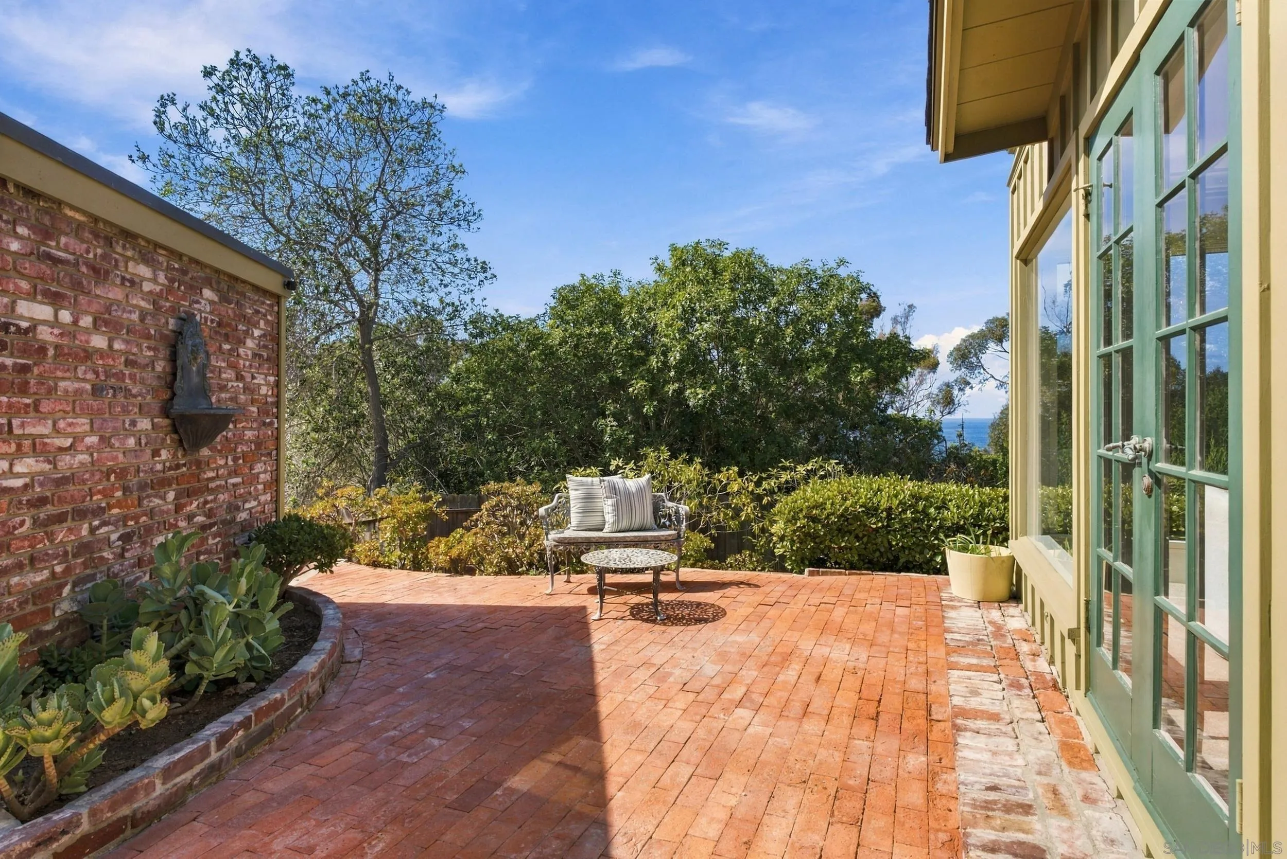7865 Roseland Drive