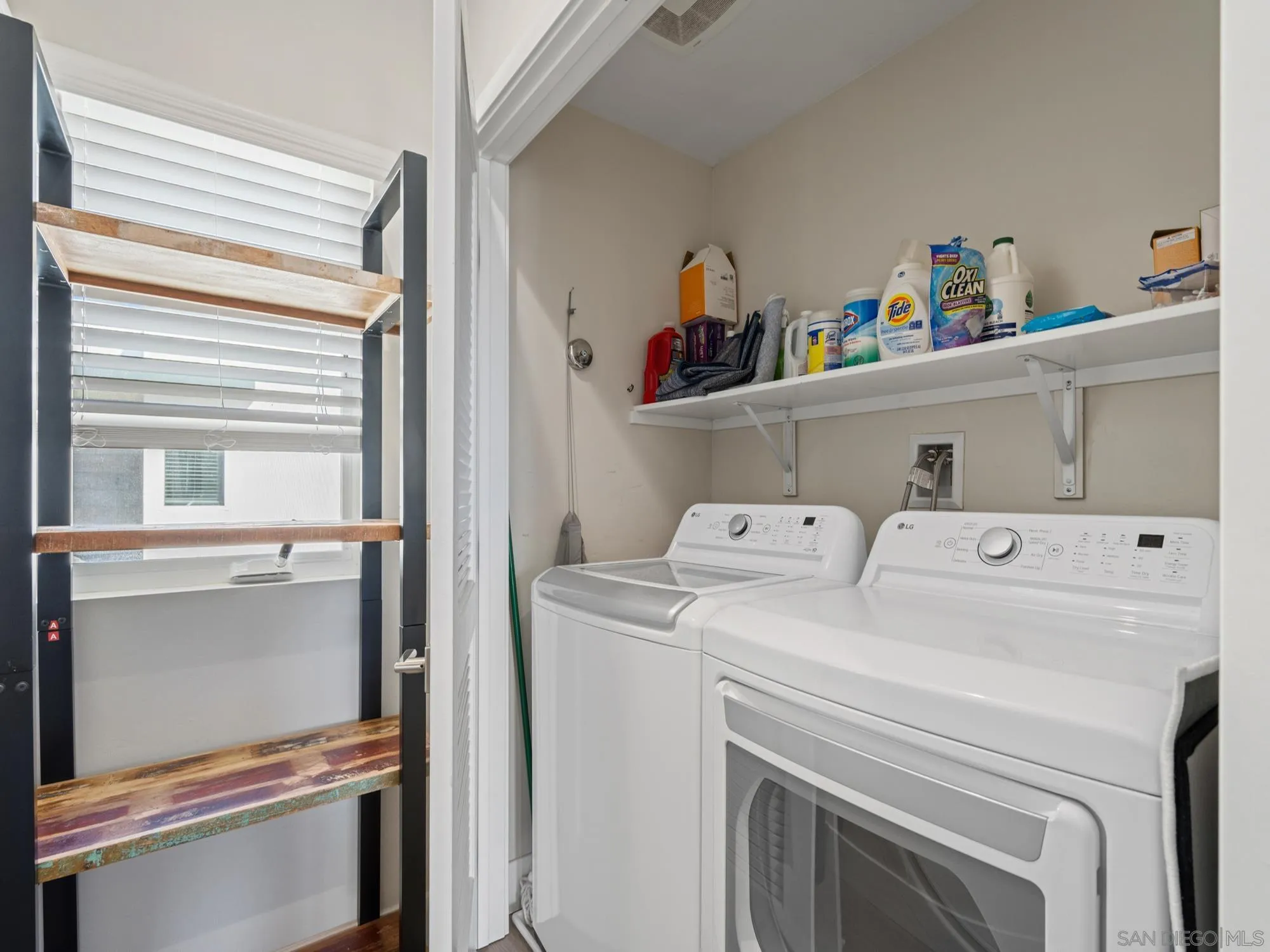 1952 Hornblend St Unit 6
