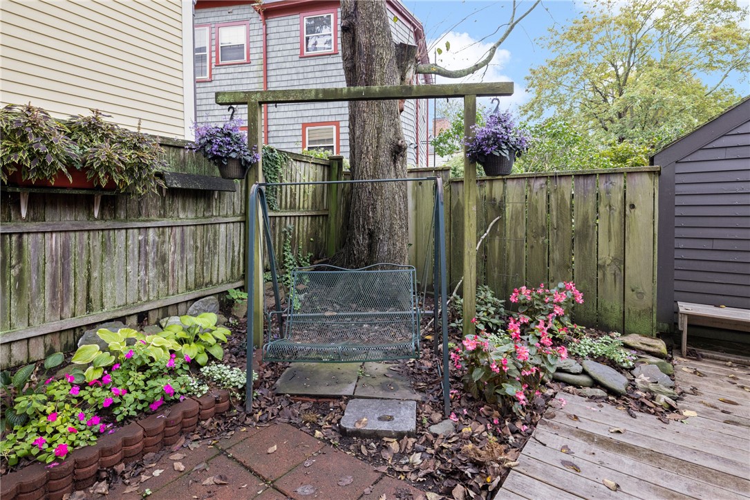 16 Thames Street