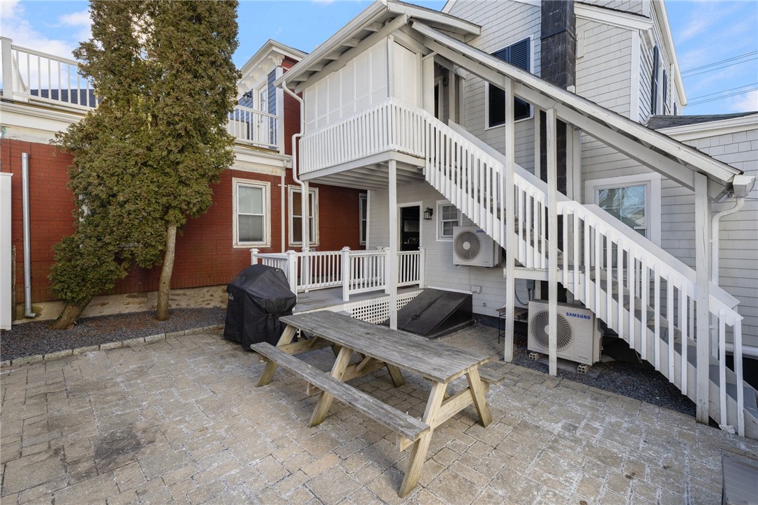 612 Thames Street 2