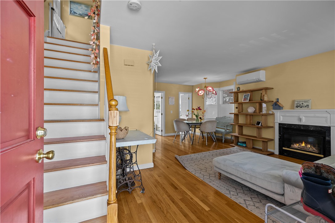 17 Narragansett Avenue