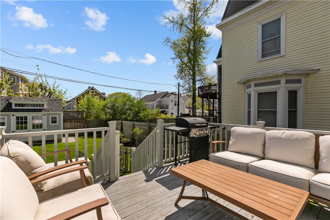 17 Narragansett Avenue