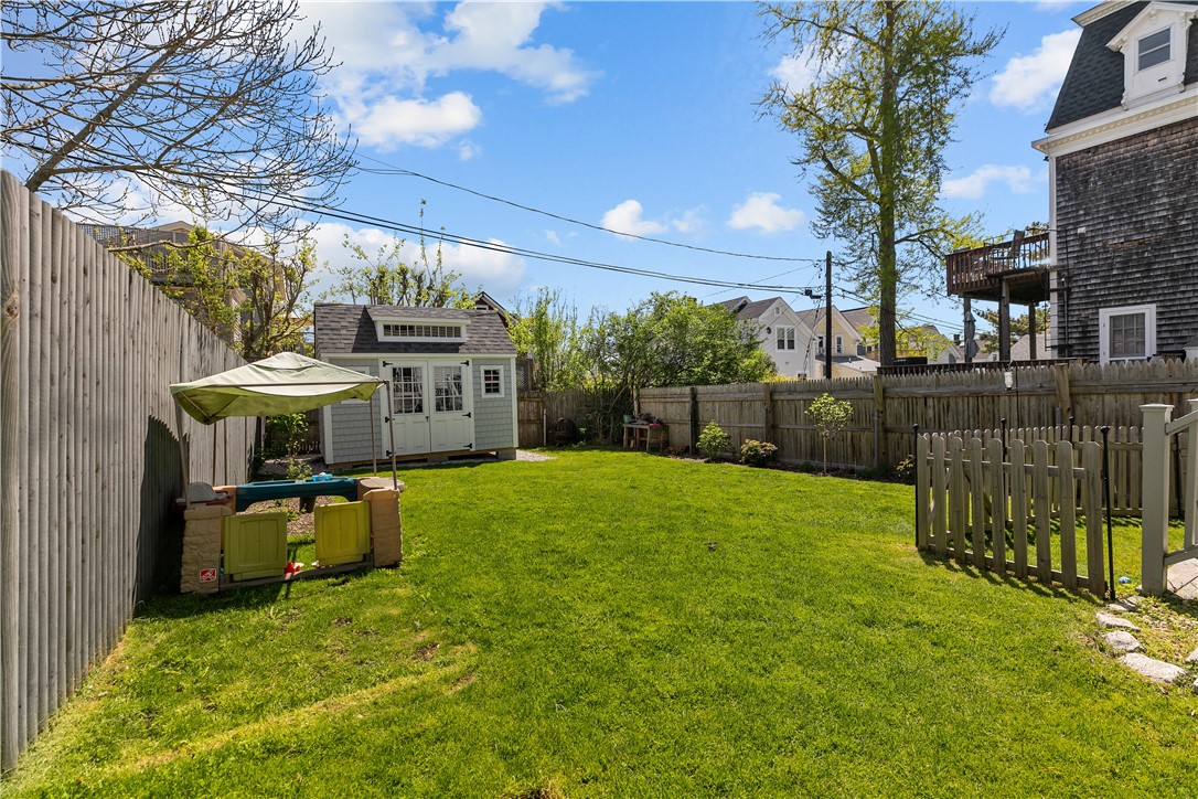 17 Narragansett Avenue