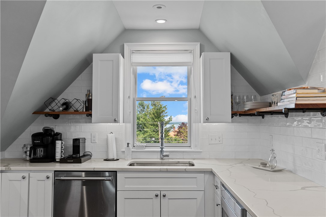 567 Bristol Ferry Road 3