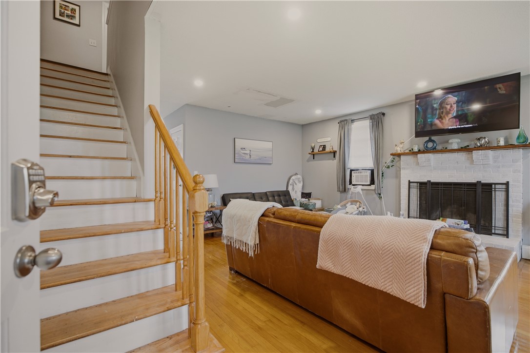 223 Oliphant Lane A