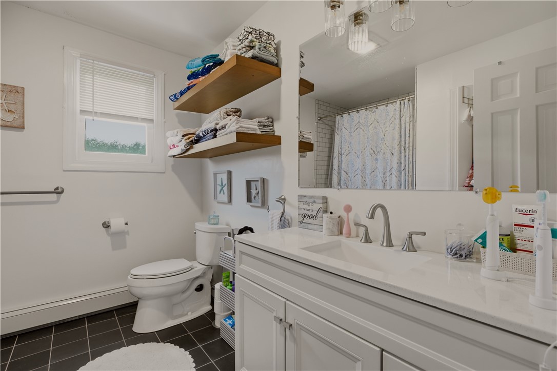 223 Oliphant Lane A