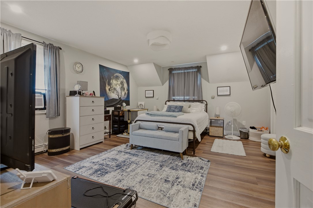 223 Oliphant Lane A