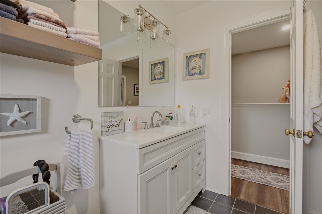 223 Oliphant Lane A