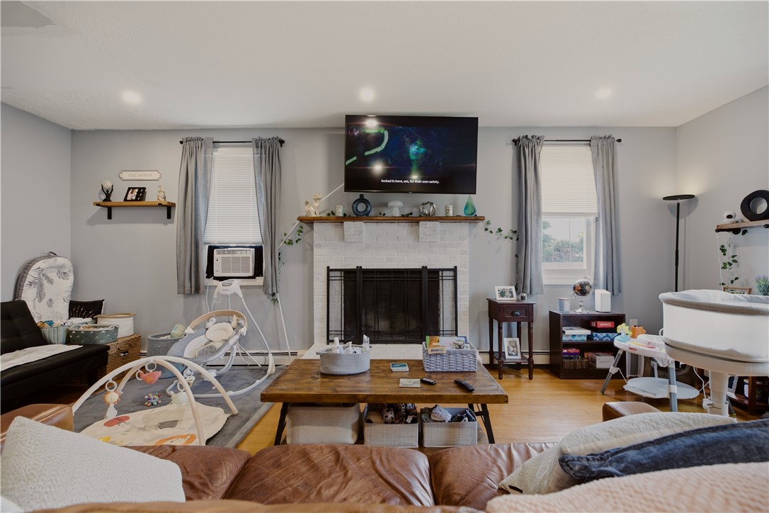 223 Oliphant Lane A