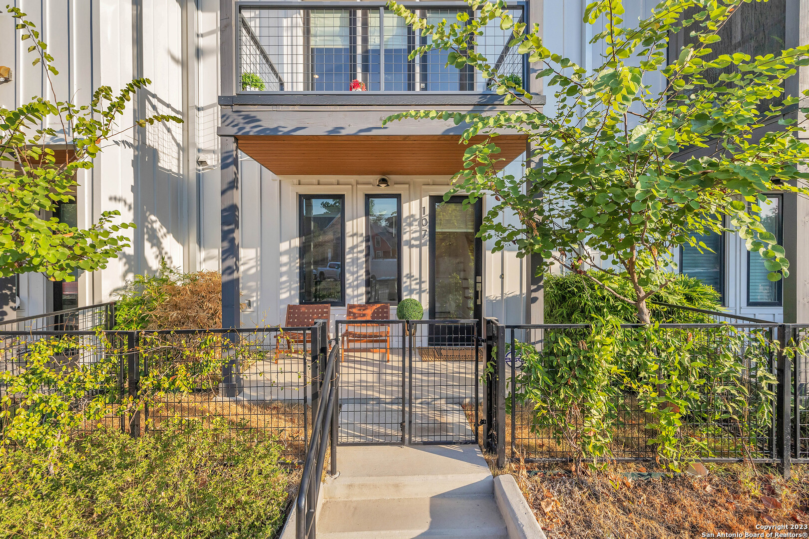 1226 S Presa St Unit: 107