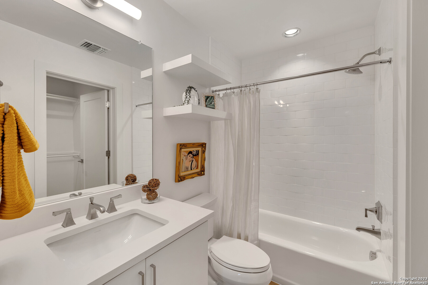 1226 S Presa St Unit: 107