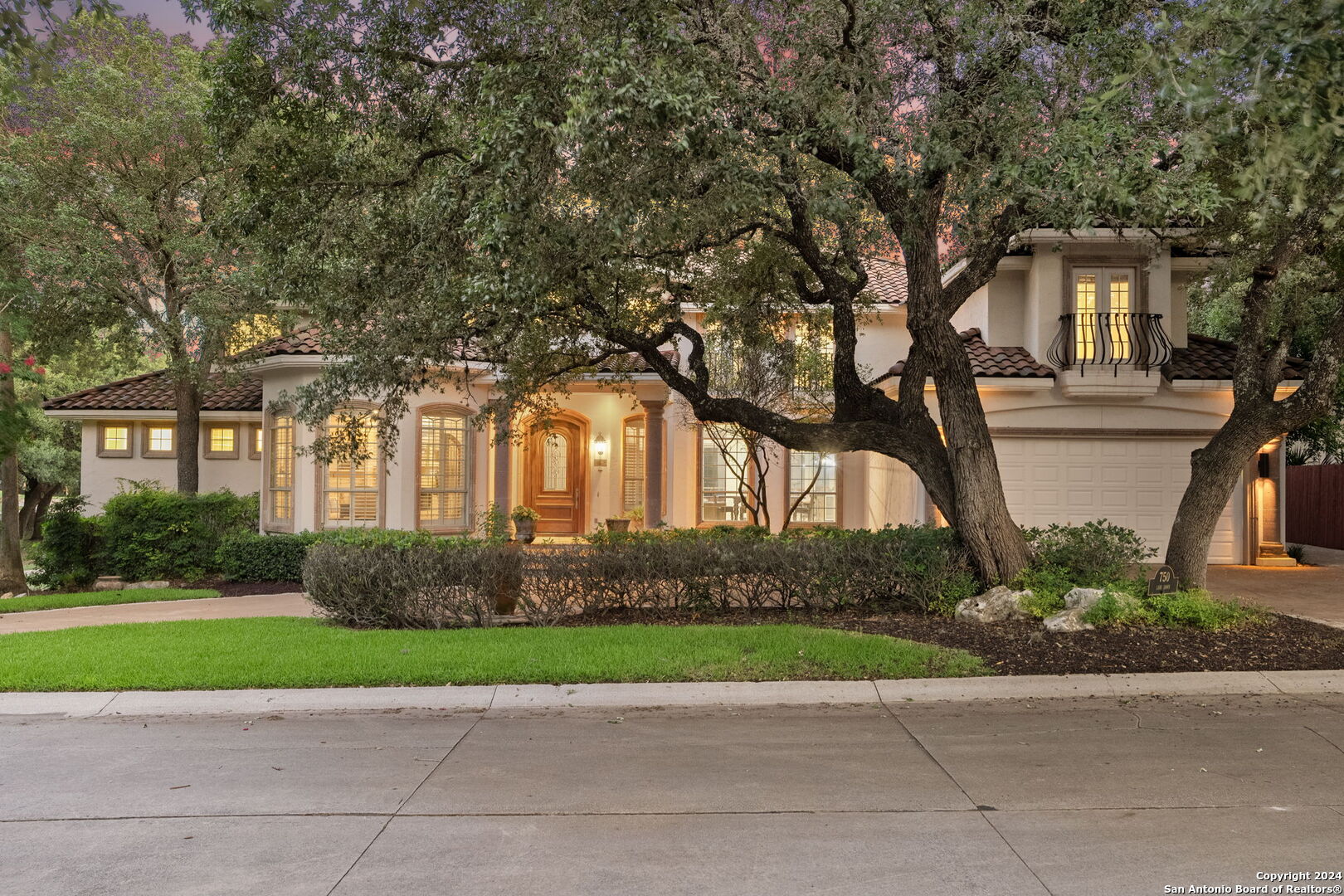 750 LARI DAWN