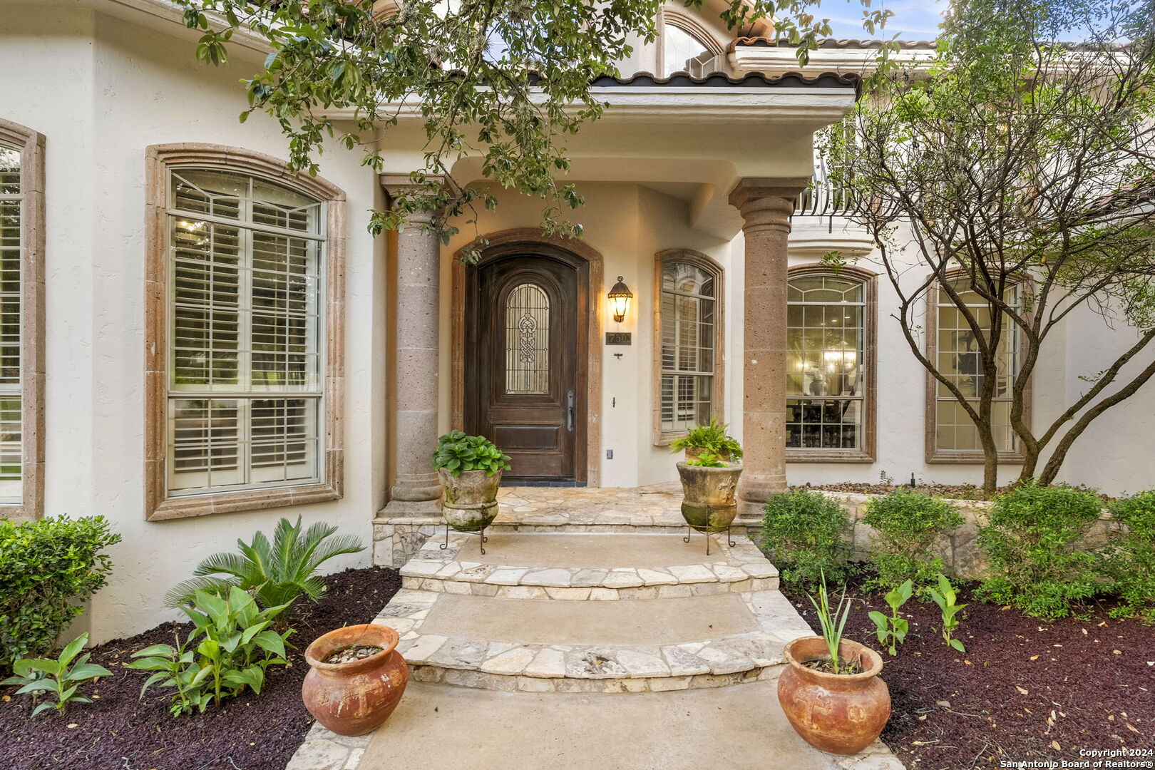 750 LARI DAWN