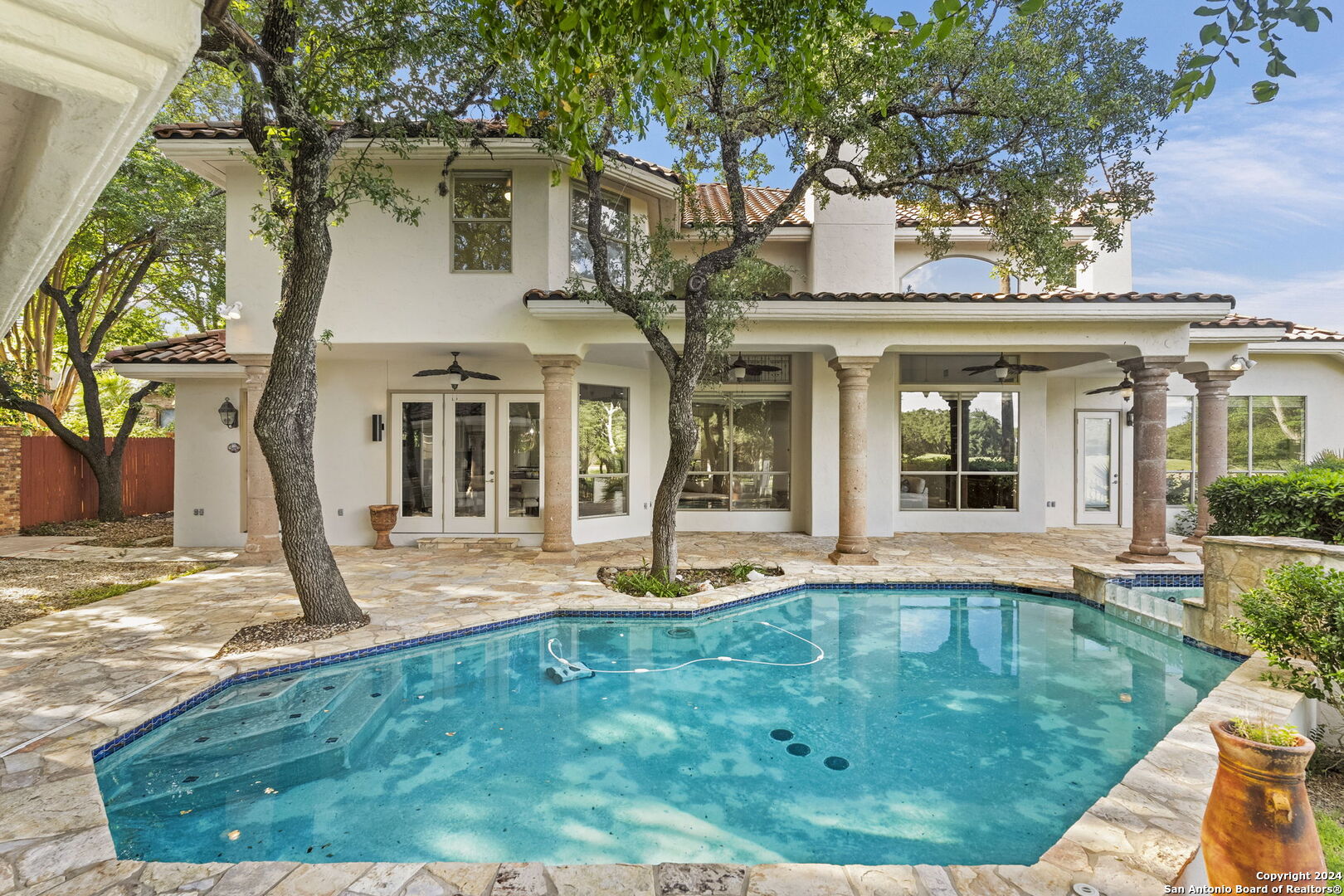750 LARI DAWN
