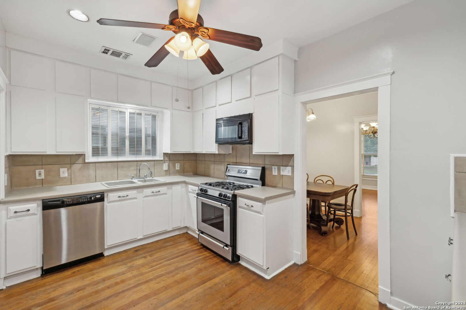 218 W HOLLYWOOD AVE