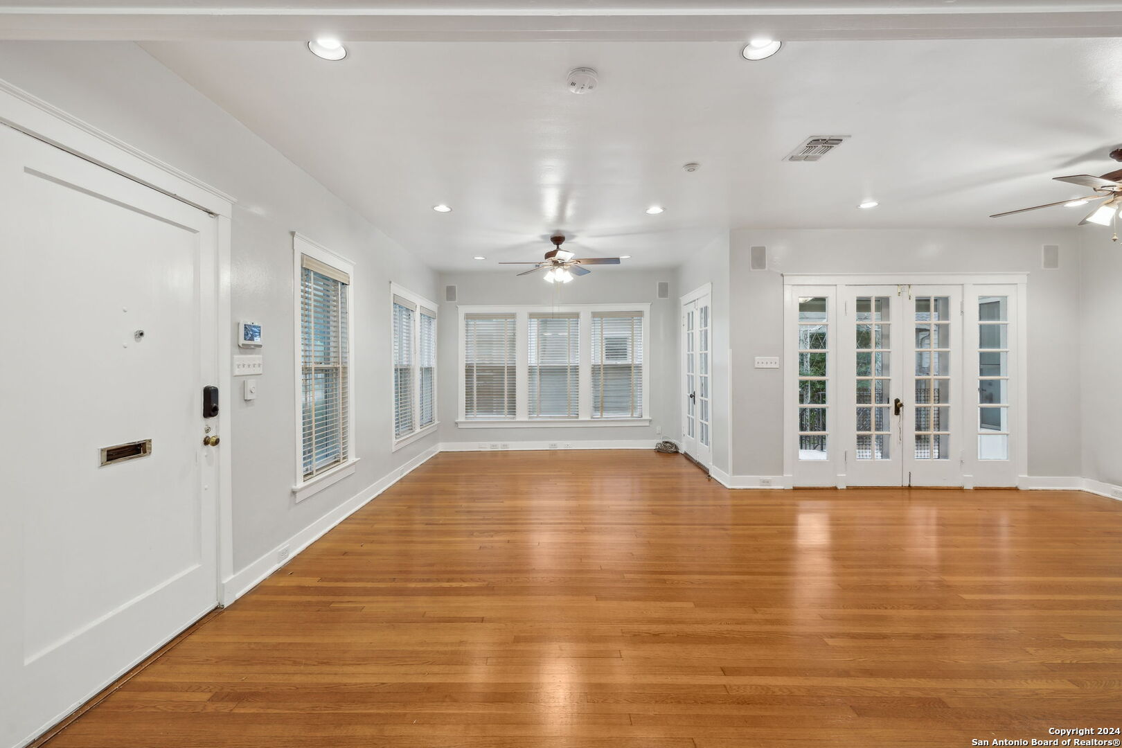 218 W HOLLYWOOD AVE