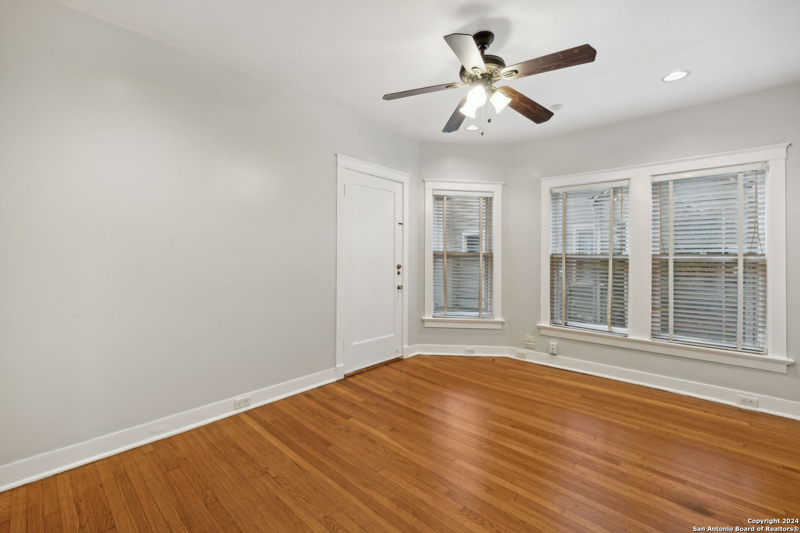 218 W HOLLYWOOD AVE