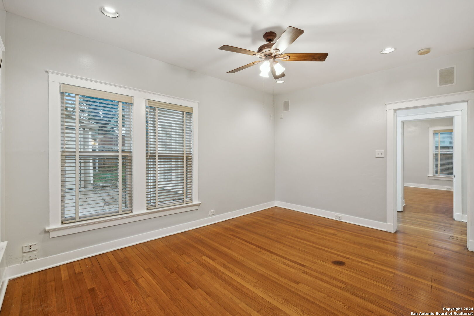 218 W HOLLYWOOD AVE