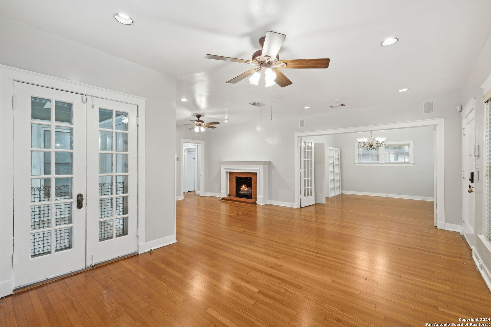 218 W HOLLYWOOD AVE