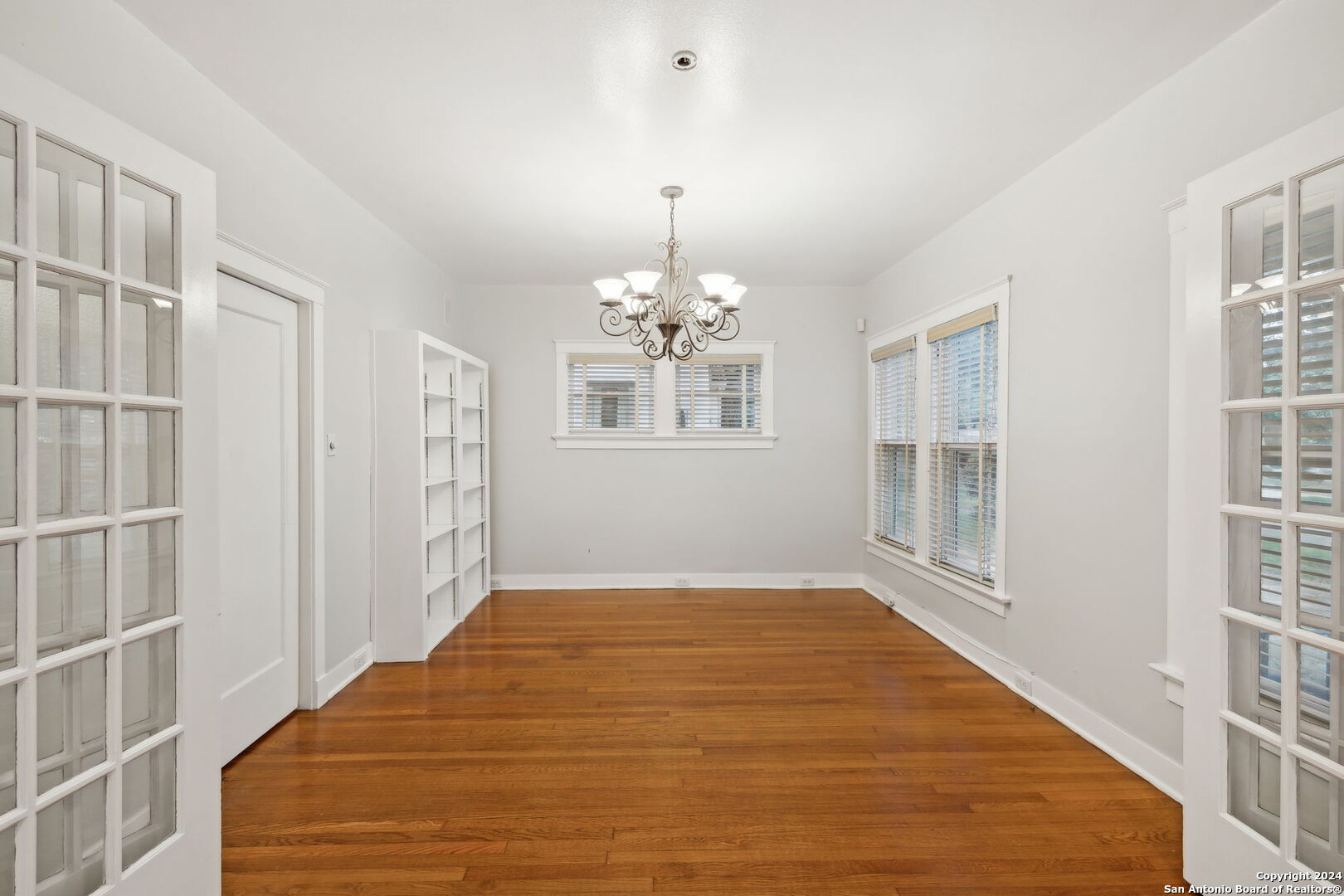 218 W HOLLYWOOD AVE